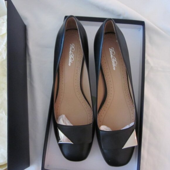 Brooks Brothers womens modern low heel pumps, sz 7.5U,  black with triangle trim - Picture 3 of 8